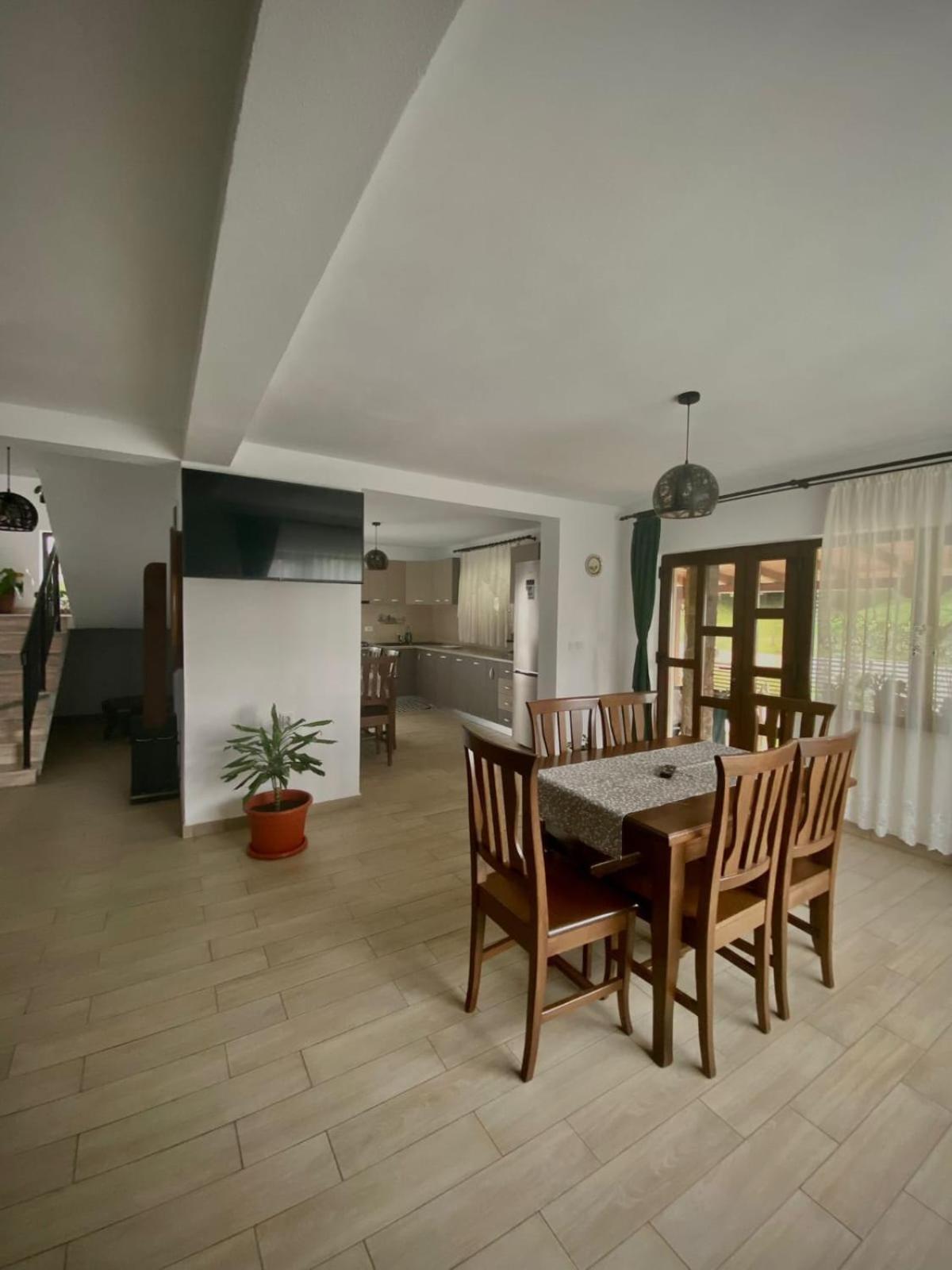 Casa Alex Hotell Curtea de Argeş Exteriör bild