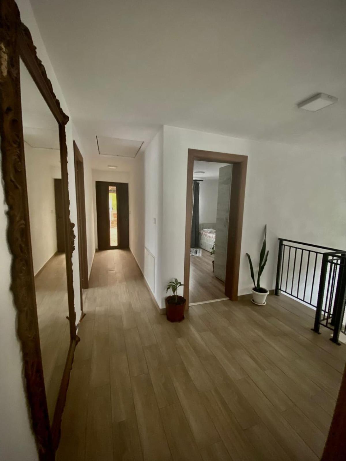 Casa Alex Hotell Curtea de Argeş Exteriör bild