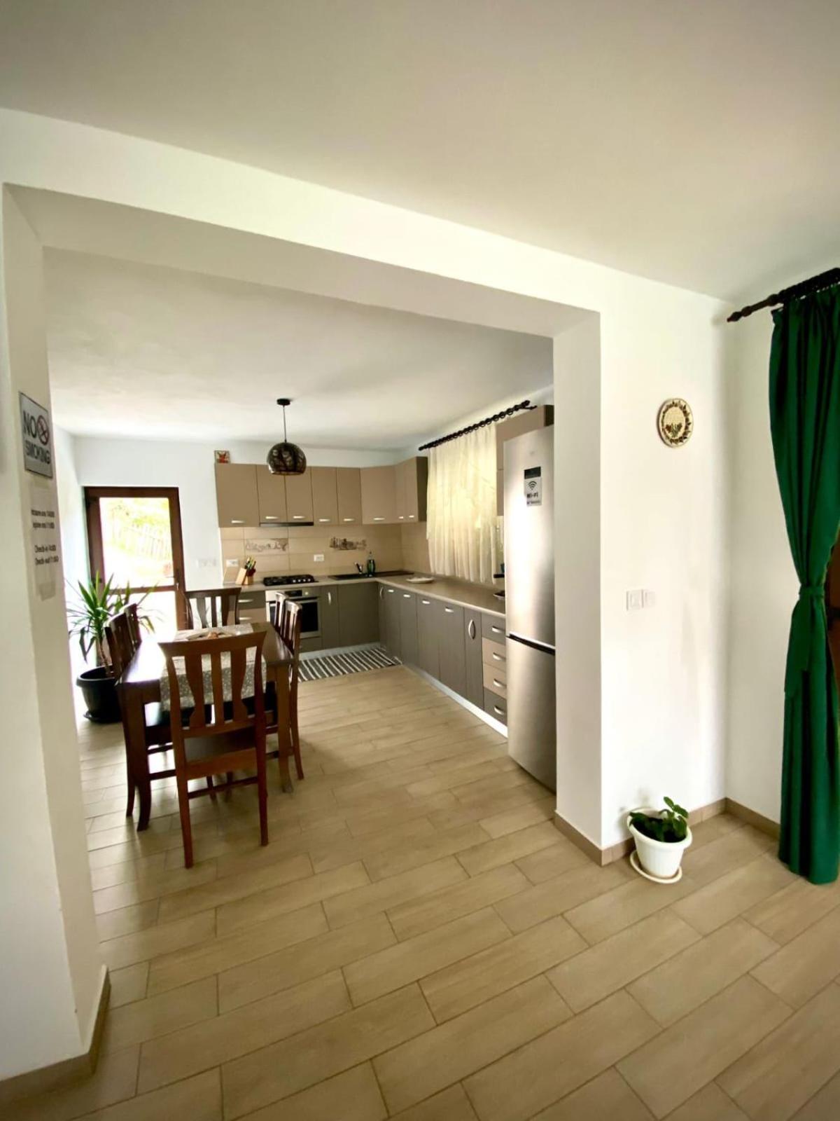 Casa Alex Hotell Curtea de Argeş Exteriör bild