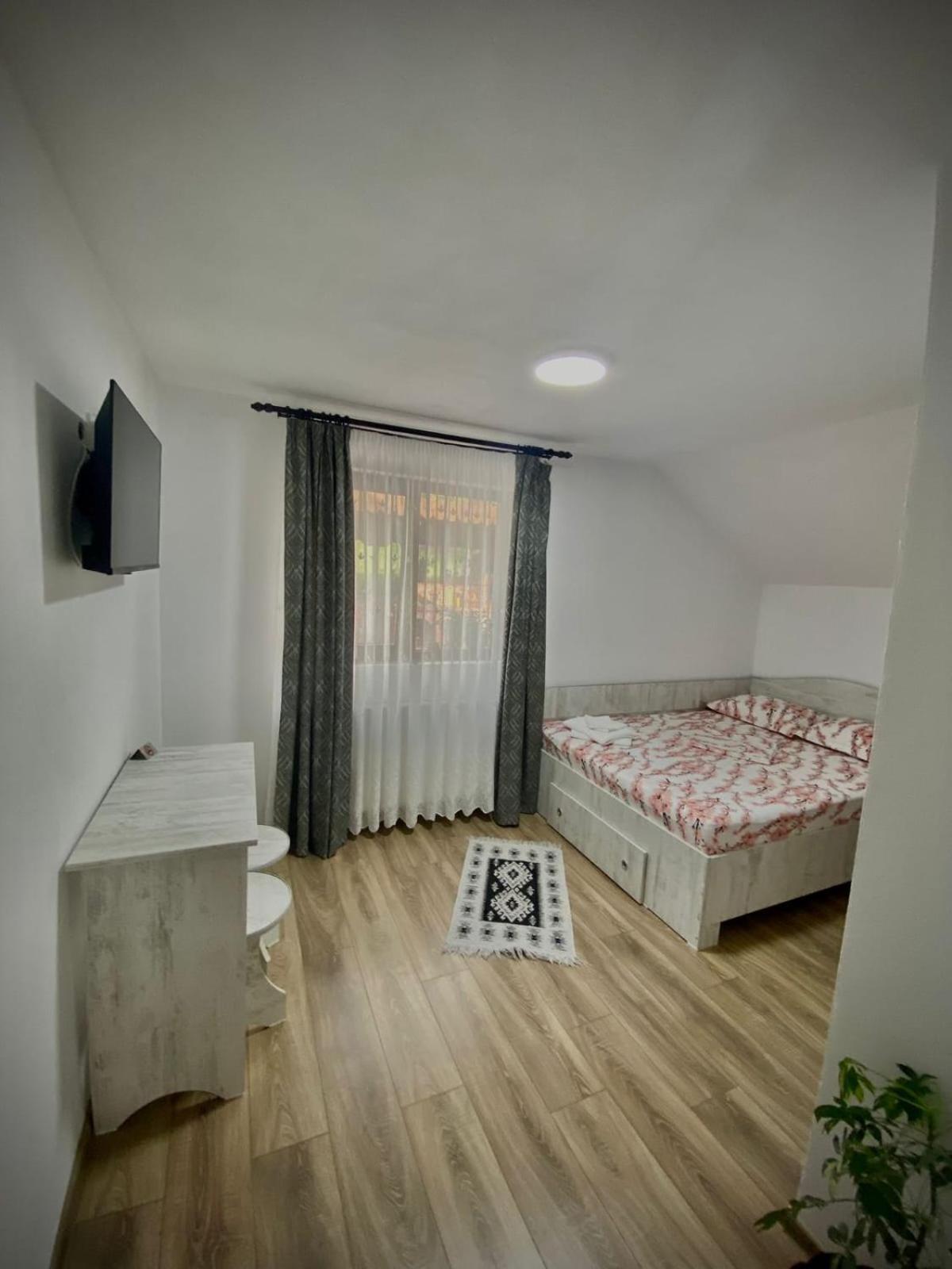 Casa Alex Hotell Curtea de Argeş Exteriör bild
