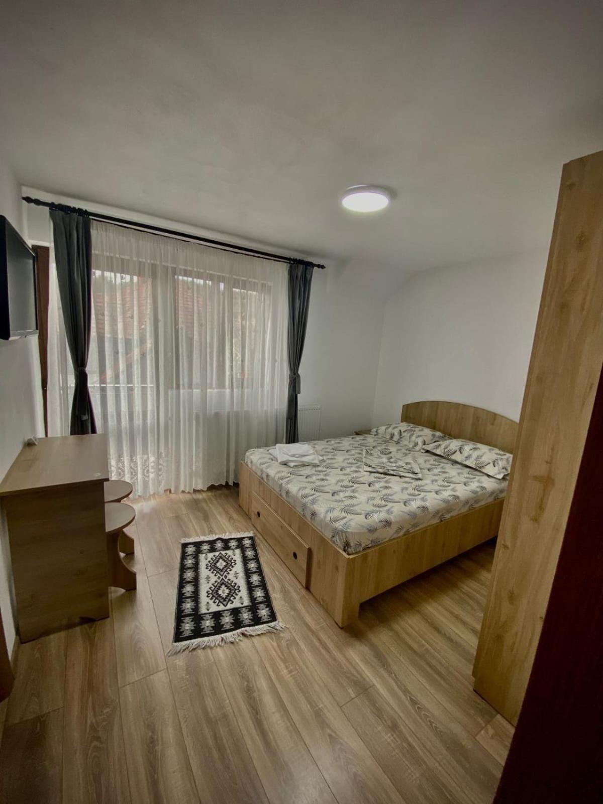 Casa Alex Hotell Curtea de Argeş Exteriör bild