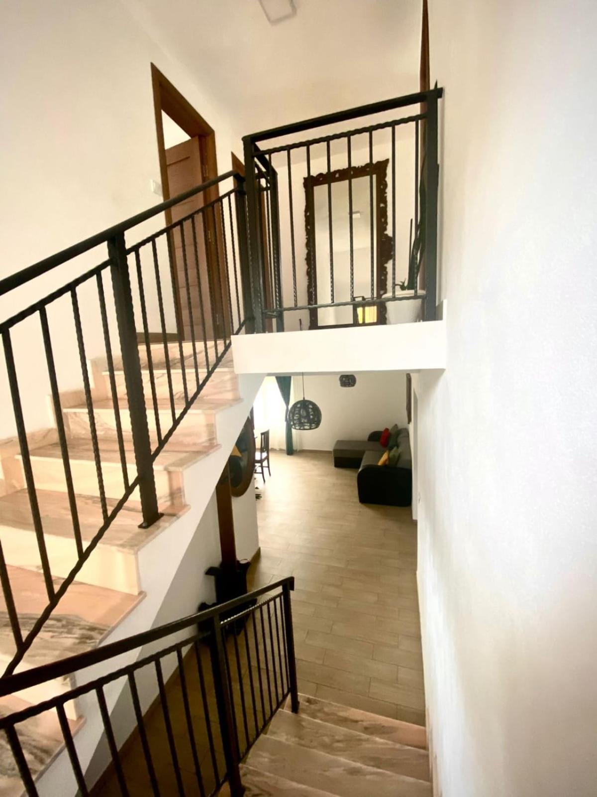 Casa Alex Hotell Curtea de Argeş Exteriör bild