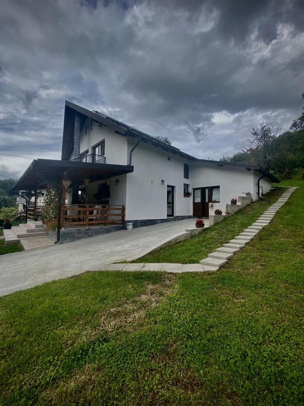 Casa Alex Hotell Curtea de Argeş Exteriör bild