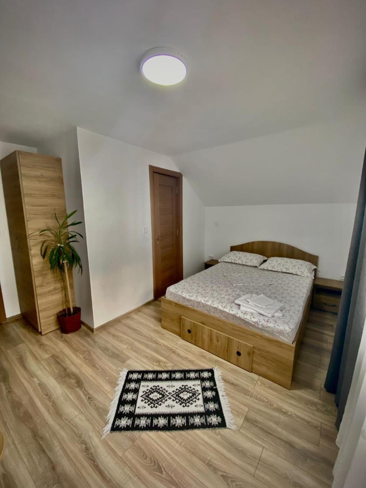 Casa Alex Hotell Curtea de Argeş Exteriör bild