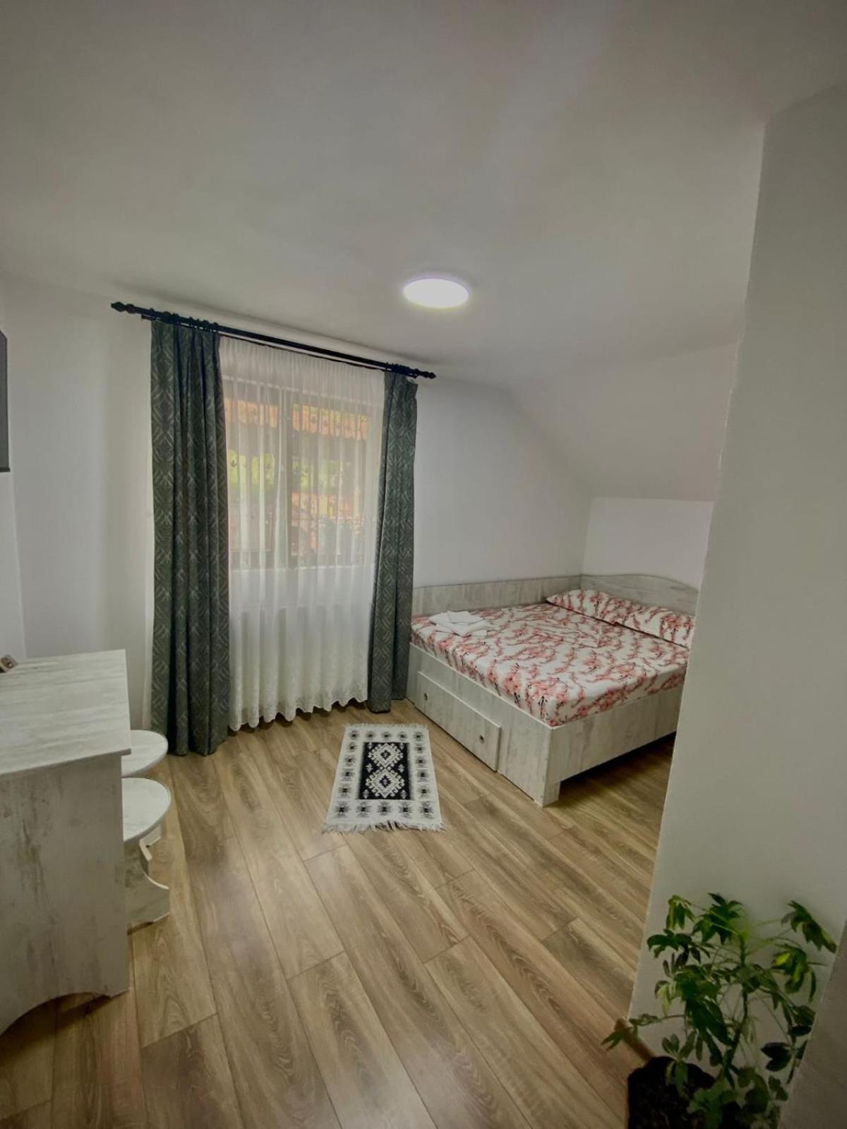 Casa Alex Hotell Curtea de Argeş Exteriör bild